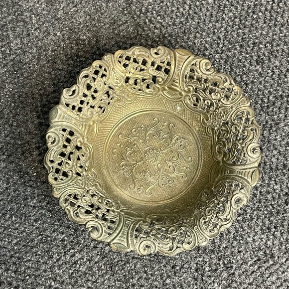 Stunning Pierced Metal Brass Dish with Ornate Italian Filigree Design 8.5" Italy - Picture 1 of 4